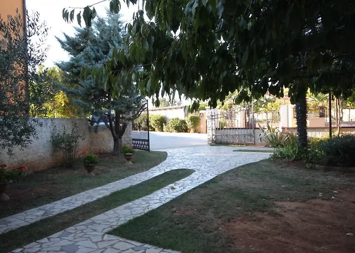 With A Parking Space Liznjan, Medulin - 7214 *